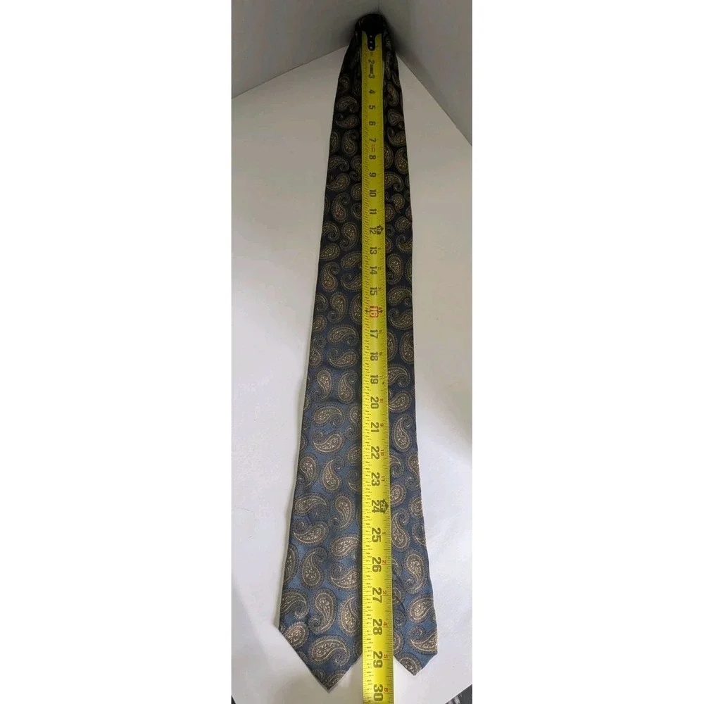 Jos A Bank Signature Collection Silk Tie Navy Blue Gold Paisley Mens Necktie